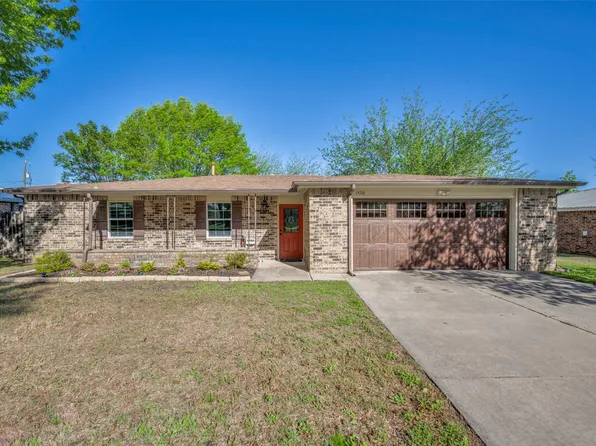 1406 Jackson St, Bowie, TX 76230