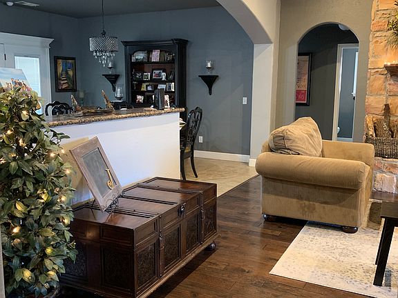 4th image of 9005 Buccola Ave