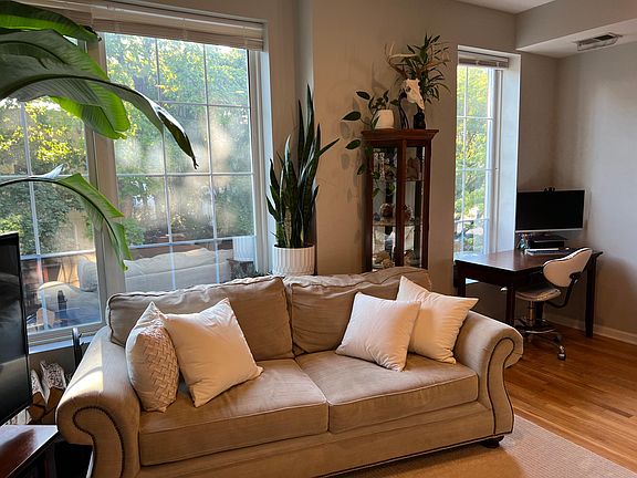 4th image of 2135 N Hoyne Ave APT 2