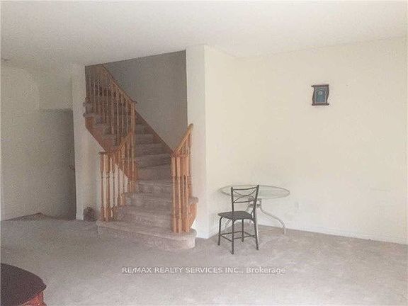 3rd image of 10 Urbana Rd