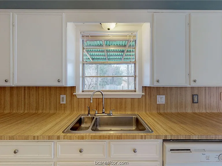 1107 Braeswood Dr — Photo 10