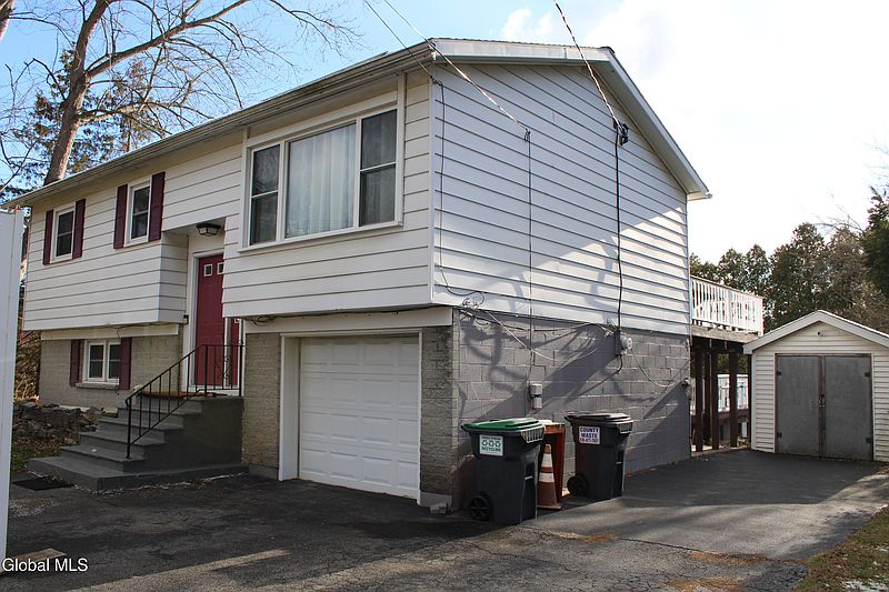 4th image of 362 Ferris Road