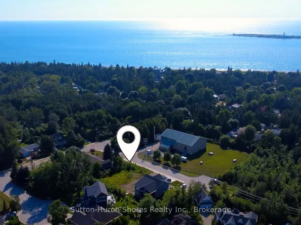 282 Grosvenor St S, Saugeen Shores, ON N0H 2L0