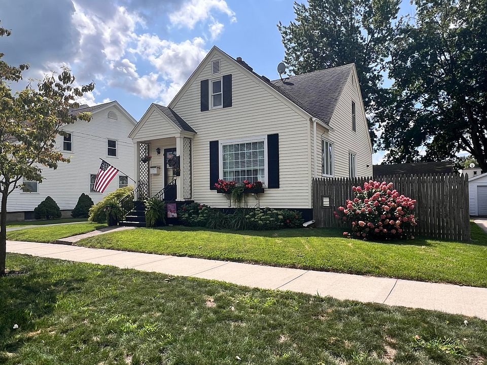 1st image of 220 Mechanic St