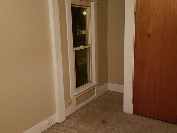 3rd image of 9 Saint Thomas Pl APT 3