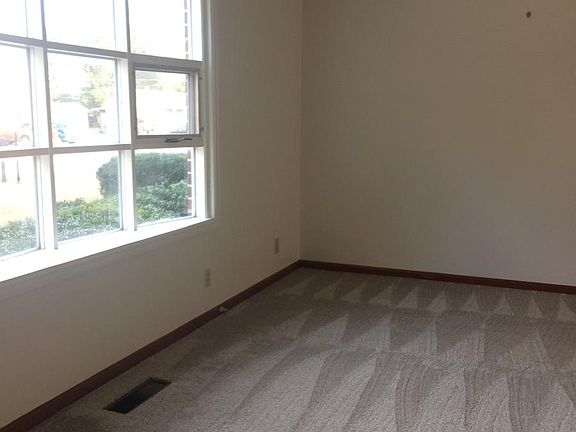 3rd image of 100 Joyce Ave