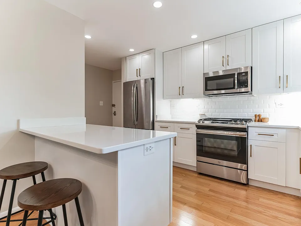 10636 Montrose Ave #3
