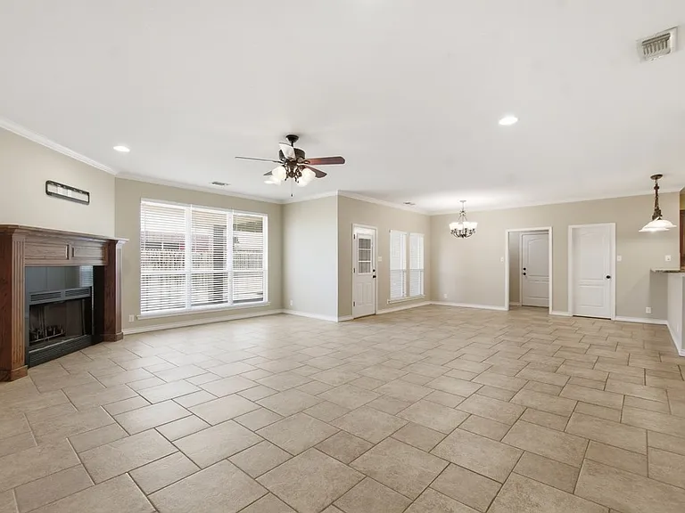 5513 Carmel Ct — Photo 9