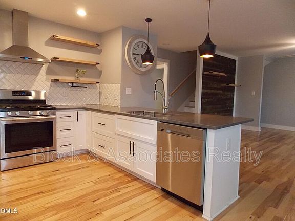 3rd image of 202 Lincoln Ct