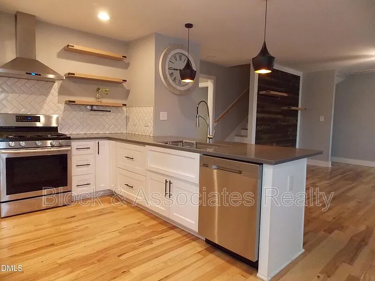 202 Lincoln Ct — Photo 3