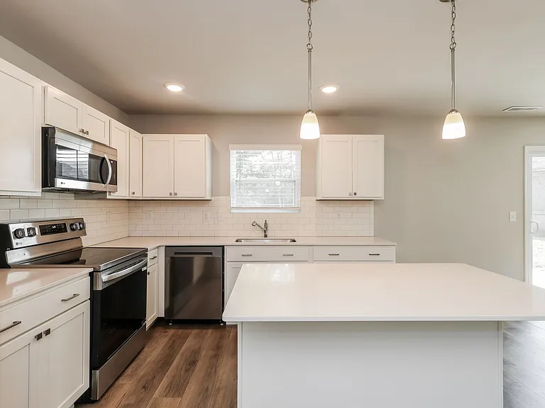 137 W Mason St — Photo 8