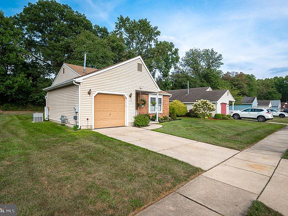 2nd image of 65 Knollwood Dr