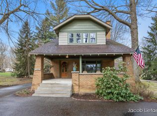 1085 Oakleigh Rd NW, Grand Rapids, MI 49504