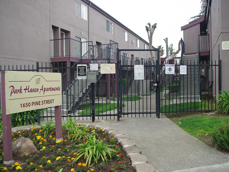 Park Haven Apartments — Photo 11