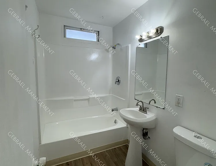 2469 Gibson St — Photo 10