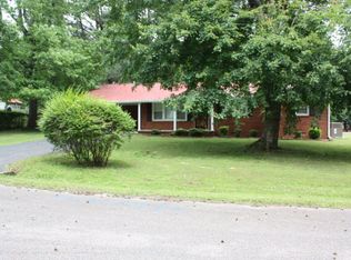 105 Roberson Scott Ln, Paris, TN 38242