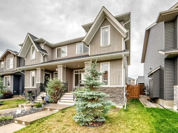 136 S Willow St, Cochrane, AB T4C 0X9