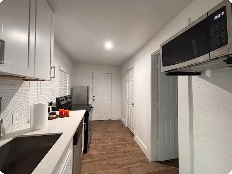 7427 Avenue H — Photo 3