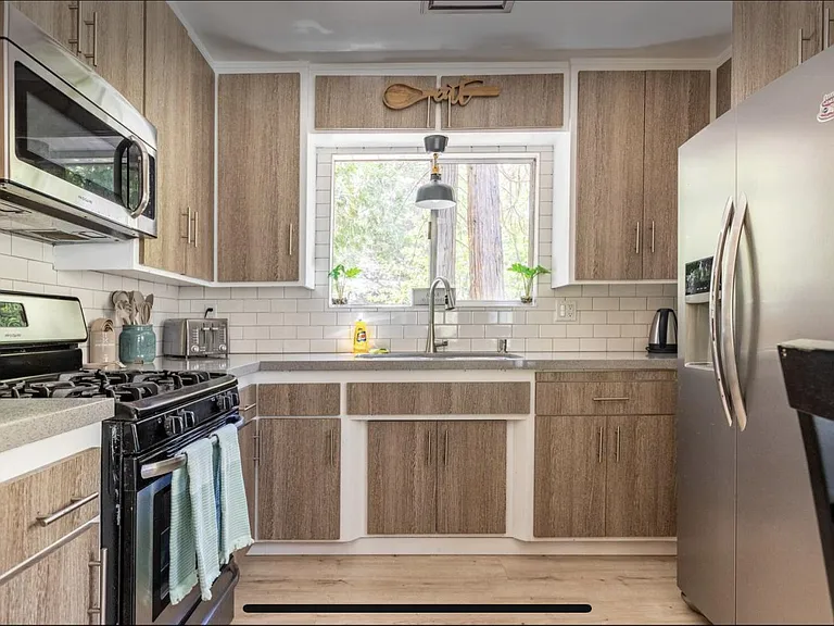 168 Sunset Dr — Photo 10