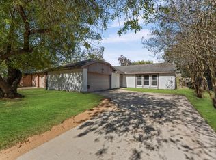 2808 Pinewood Dr, League City, TX 77573