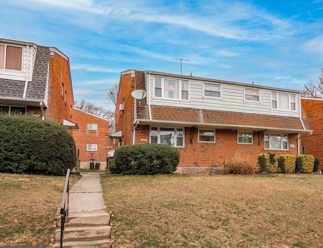 Building Photo - 1227 W Marshall St #1