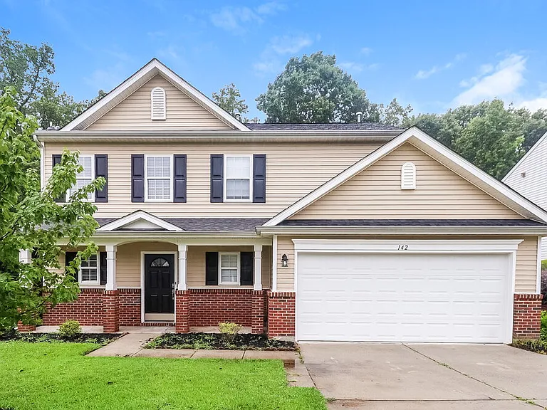 142 Hampshire Dr — Photo 1