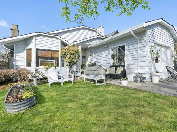 875 Porteau Pl, North Vancouver, BC V7H 2P8