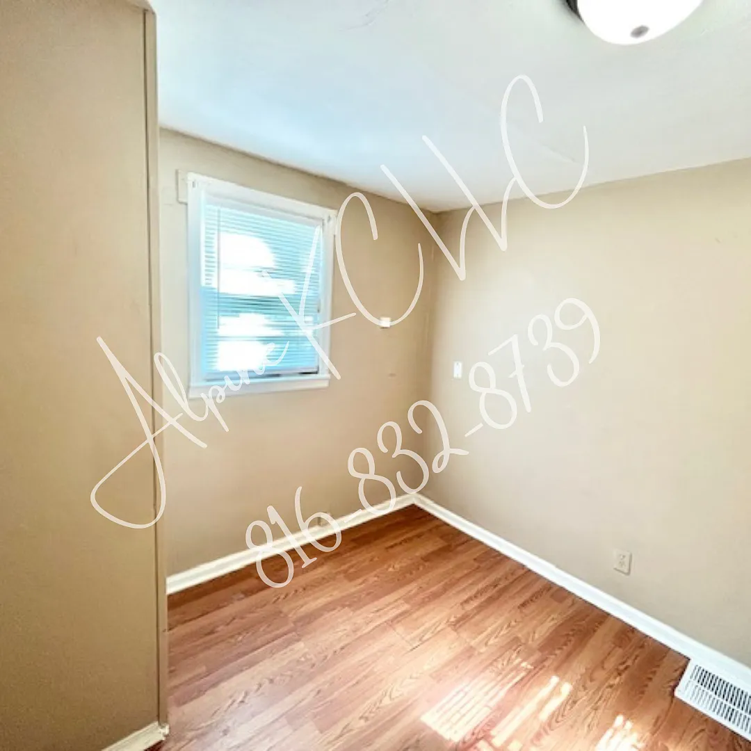 3 bed, 946 sqft, $925 — Photo 2