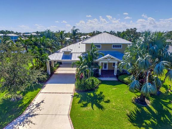 4th image of 1630 SW Albatross Way
