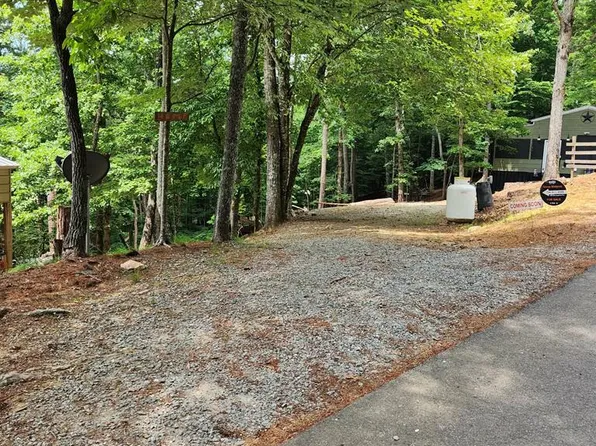 444 10th St, Ellijay, GA 30540