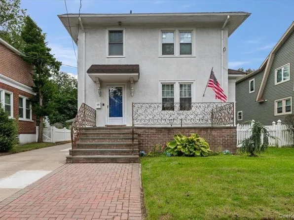 1051 Roselle Place, Woodmere, NY 11598