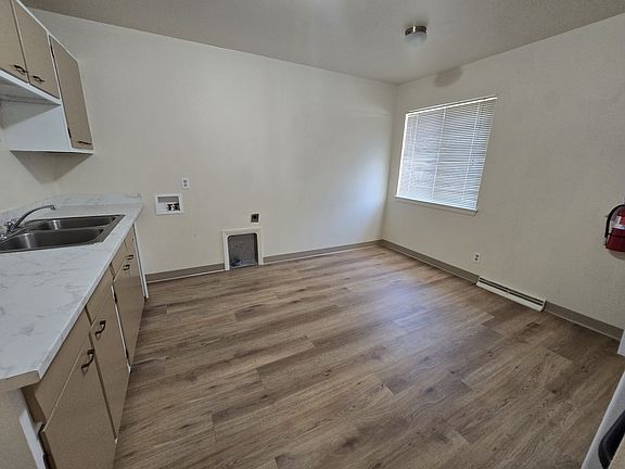5th image of 224 E Bell Ave #4