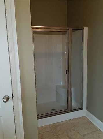 2nd image of 2437 Ave Mont Martre