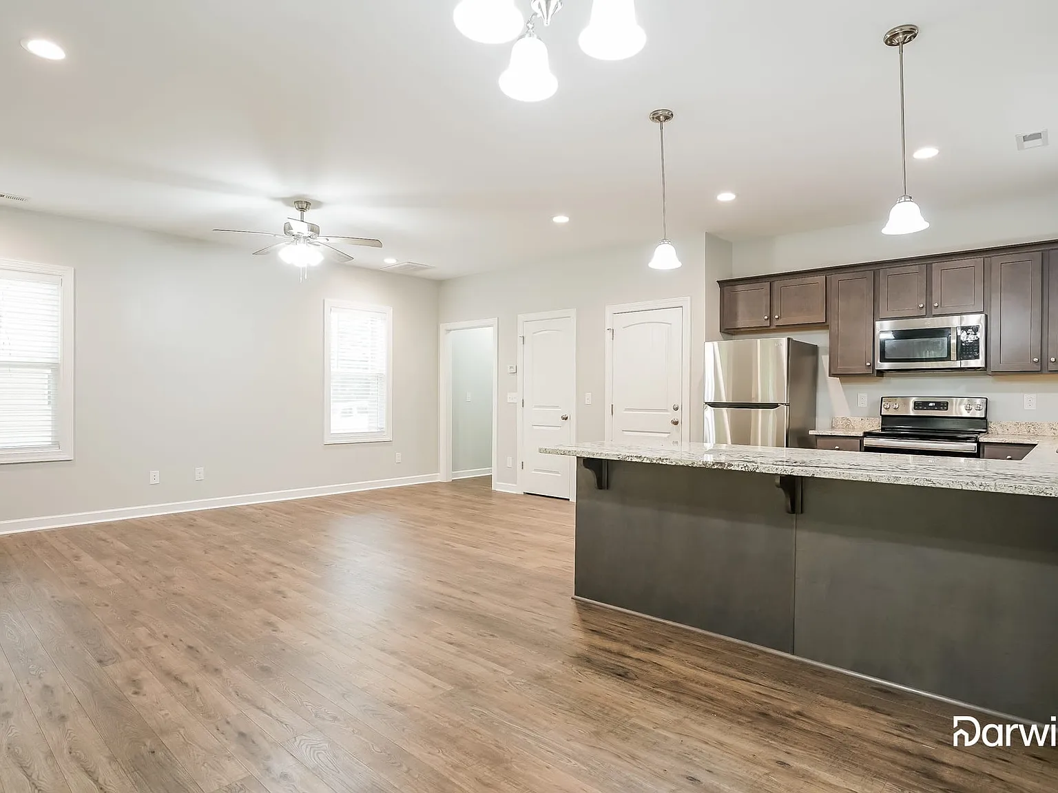 3 bed, 2.5 bath, 1642 sqft, $2,025 — Photo 4