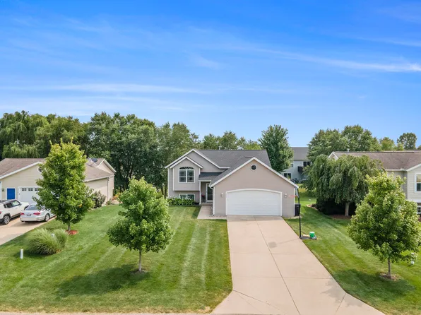 10248 Lynwood Ln, Zeeland, MI 49464