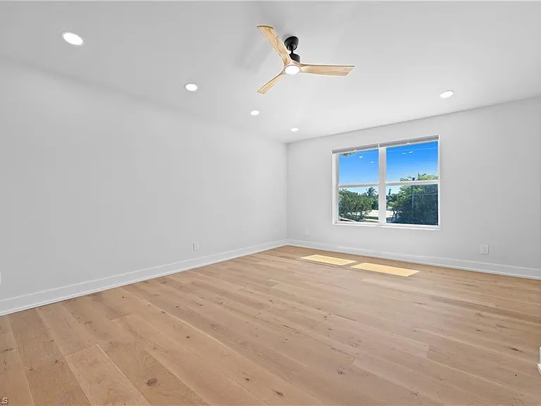 1836 Harbor Ln — Photo 20