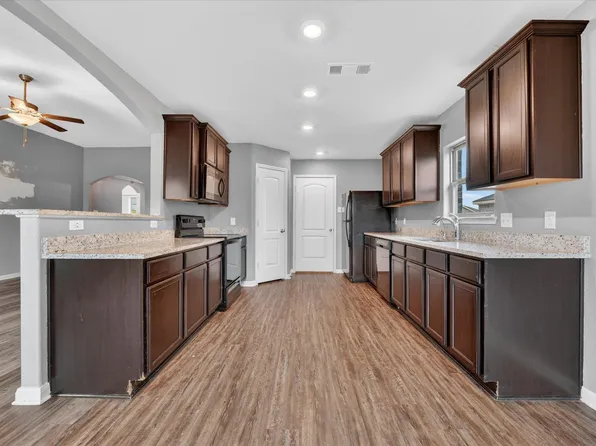 3011 Watercrest Dr, Sanger, TX 76266