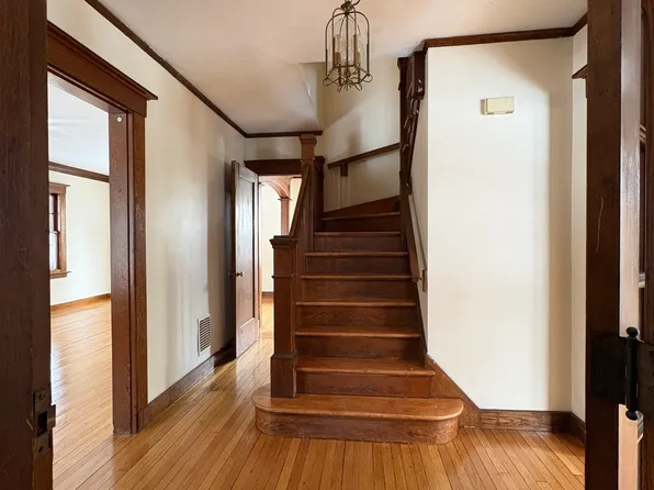 49 Hubinger St, New Haven, CT 06511