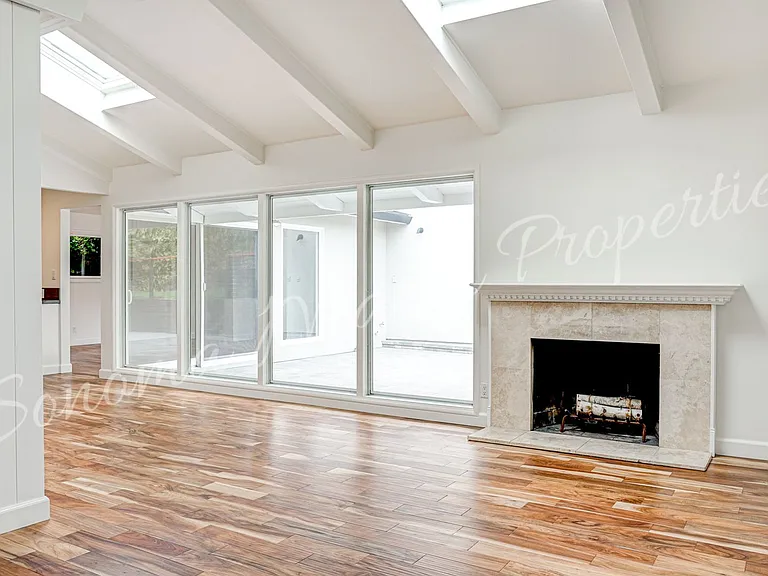 269 Karen Way — Photo 4
