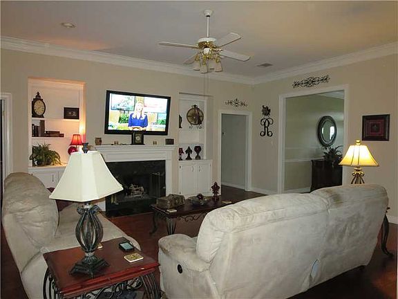 3rd image of 4812 Northwood Hills Dr