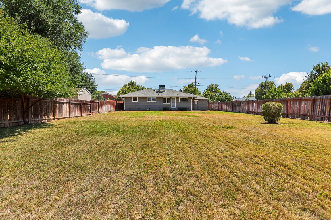 Robertson Ave-S0108-028.jpg