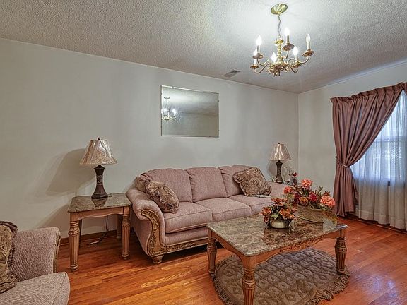 2nd image of 212 Bramblewood Dr