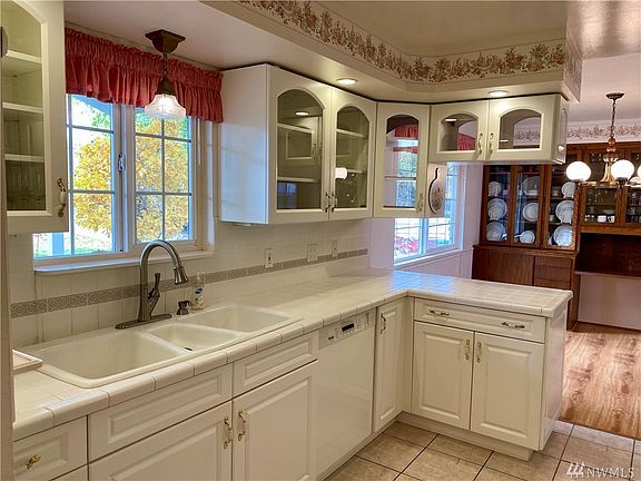 3rd image of 118 Sandy Ln