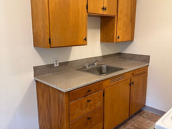 5th image of 1319 E Reserve St APT 8