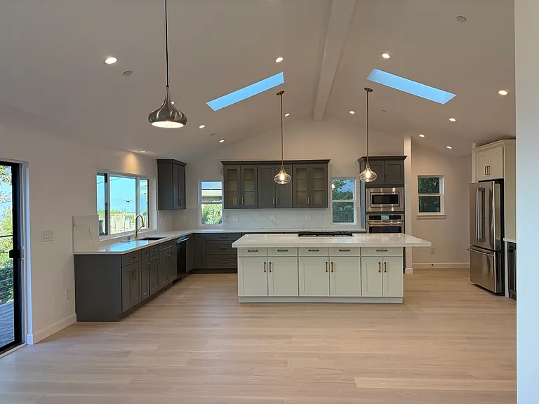 20862 Kittridge Rd — Photo 7