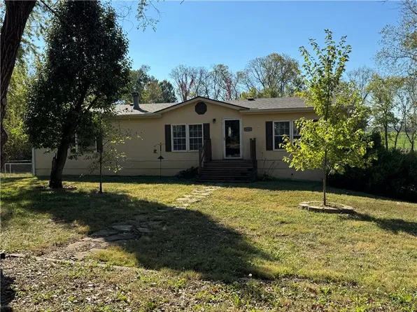 31901 E Sundown Valley Rd, Buckner, MO 64016