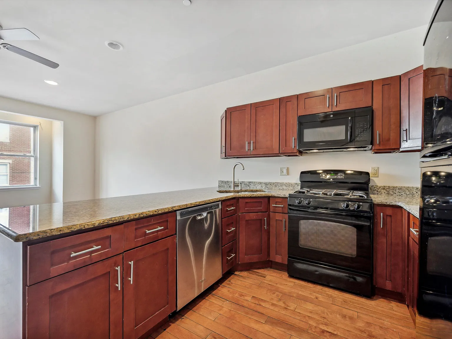 1916 N 18TH ST Unit B — Photo 2