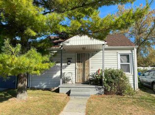 8125 Toepfer Rd, Warren, MI 48089