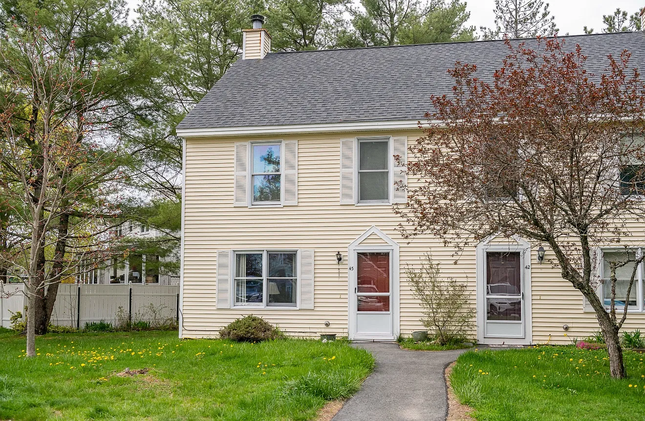 43 Pine Hill Dr — Photo 1