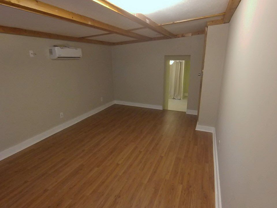 1st image of 2601 Fernhill Ave